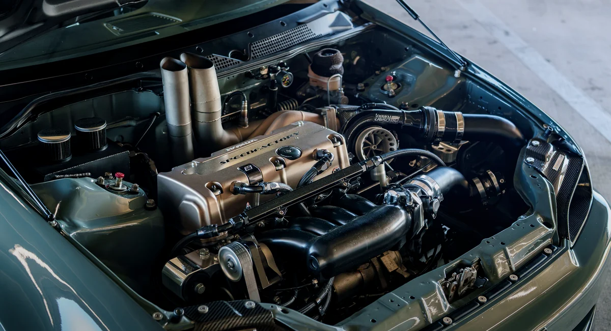 High-performance turbo engine under an open hood